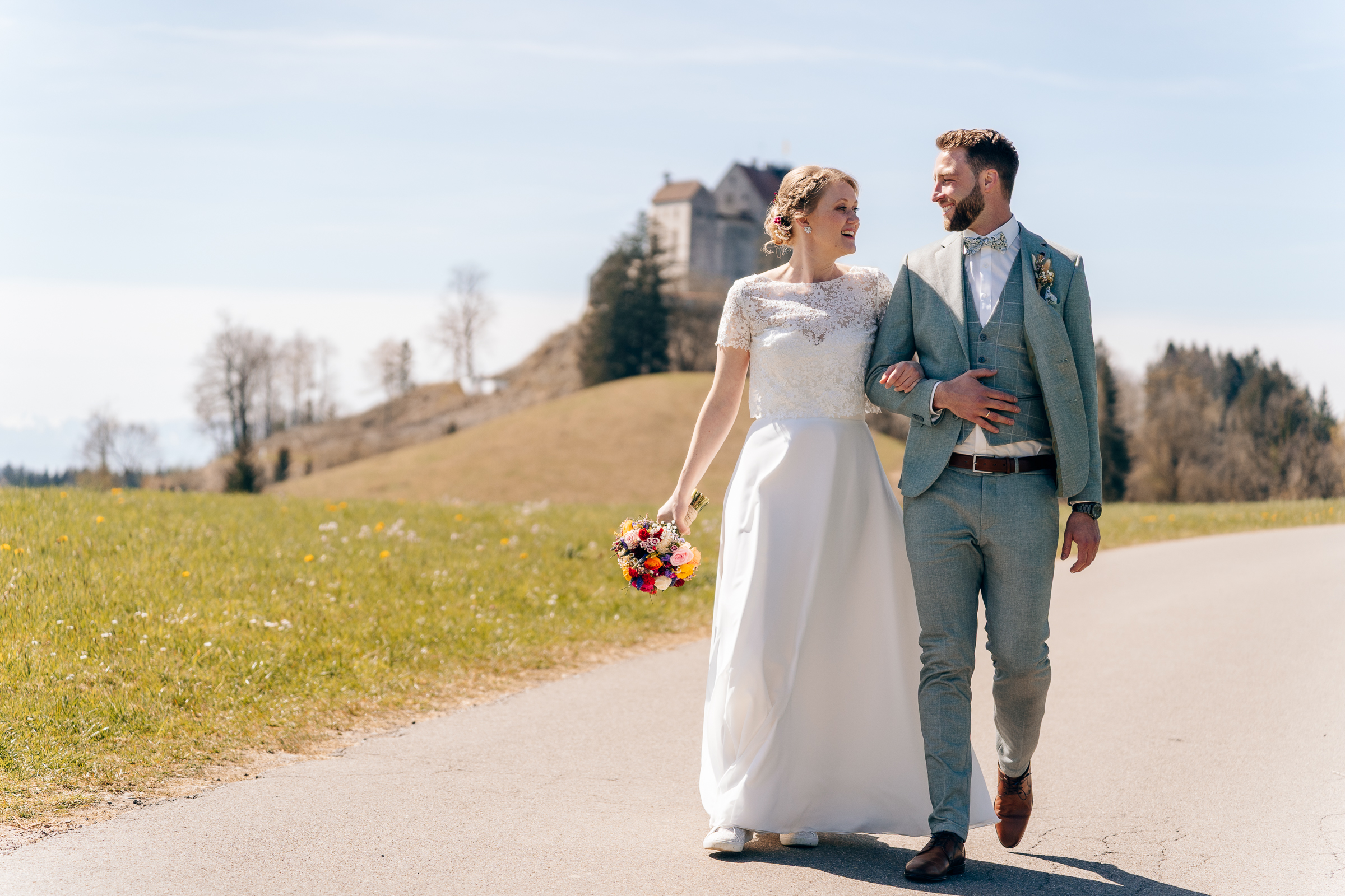 Hochzeitspaar vor der Waldburg - Hochzeitsfotografie Bodensee